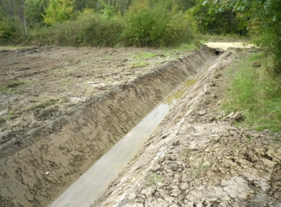curage de fossés à Serazereux près de Chartres en Eure-et-Loir 28